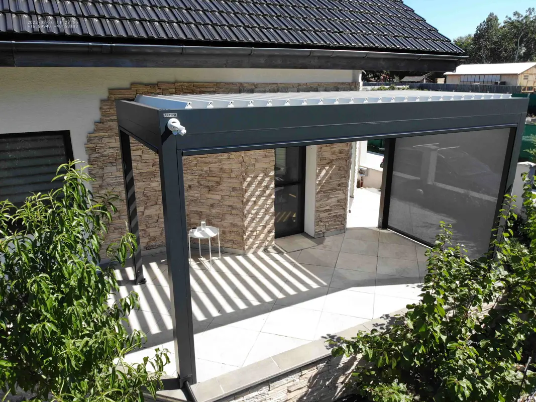 bioklimaticka-pergola-somfy-do-zahrady-pergomi