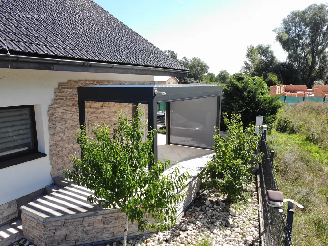 hlinikova-pergola-somfy-screenova-roleta-pergomi