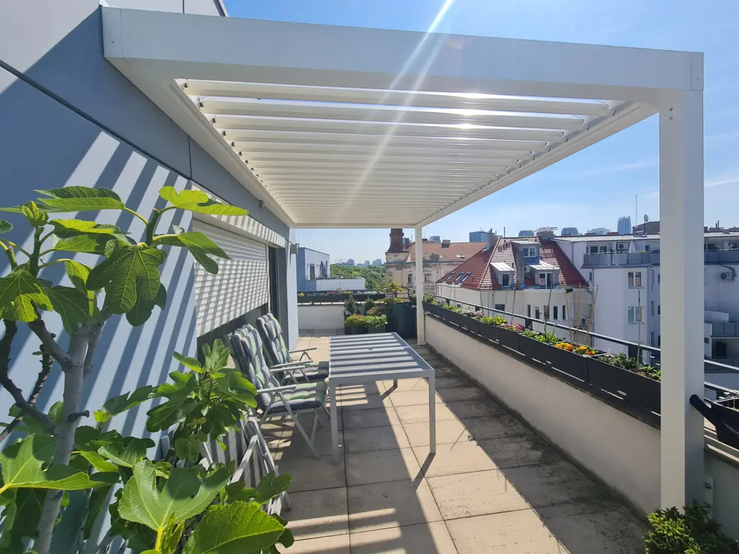 terasova-pergola-lamelova-bioklimaticka-pergomi
